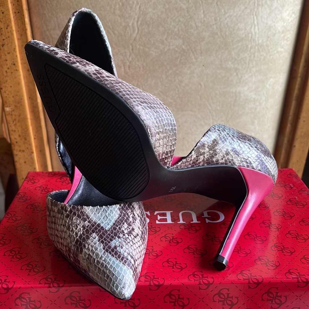 Guess shoes, 8 1/2 never been worn, snake skin multicolor - Picture 3 of 3